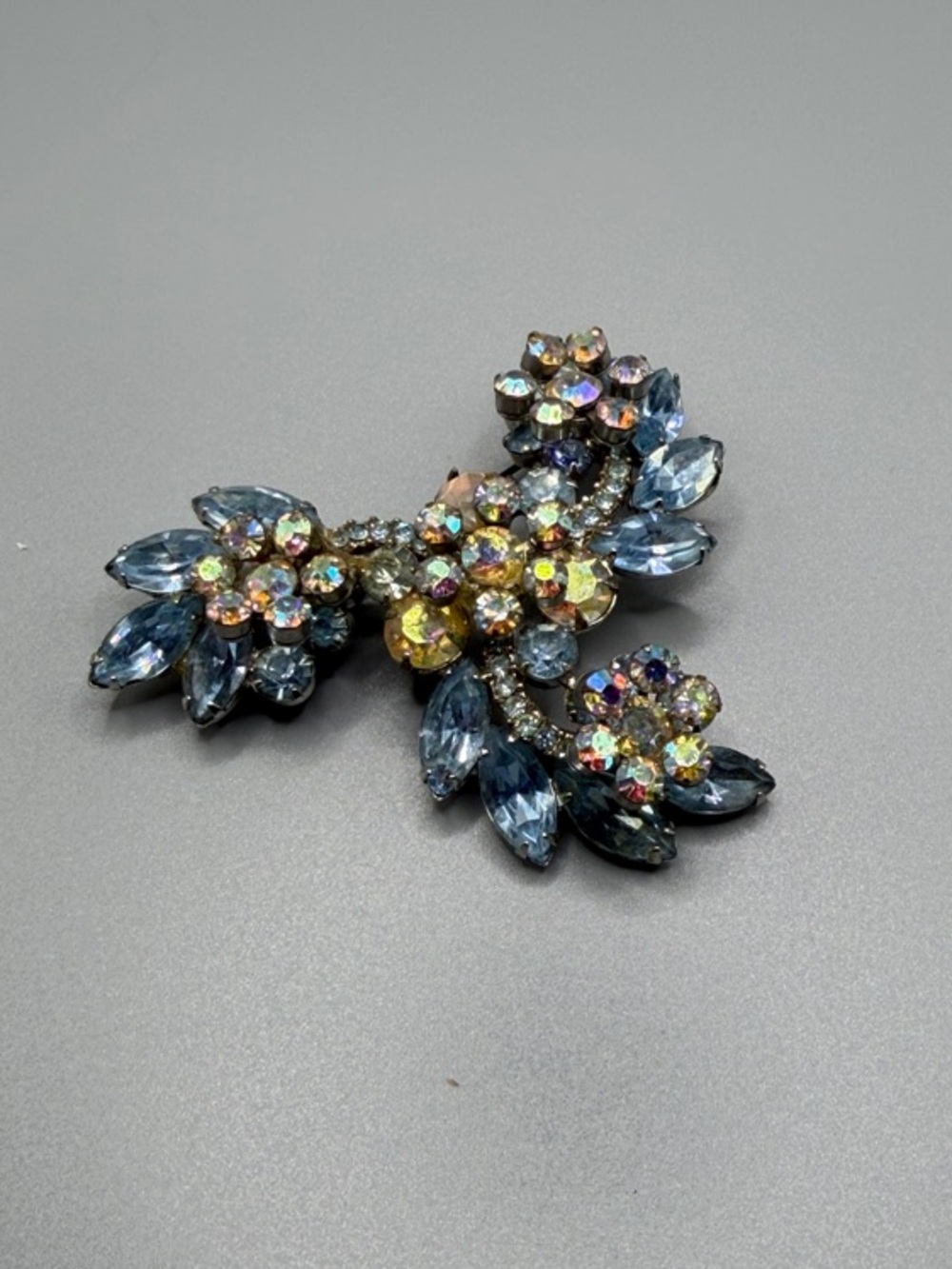 Sparkling Vintage Blue Crystal Floral Brooch - Women Jewelry